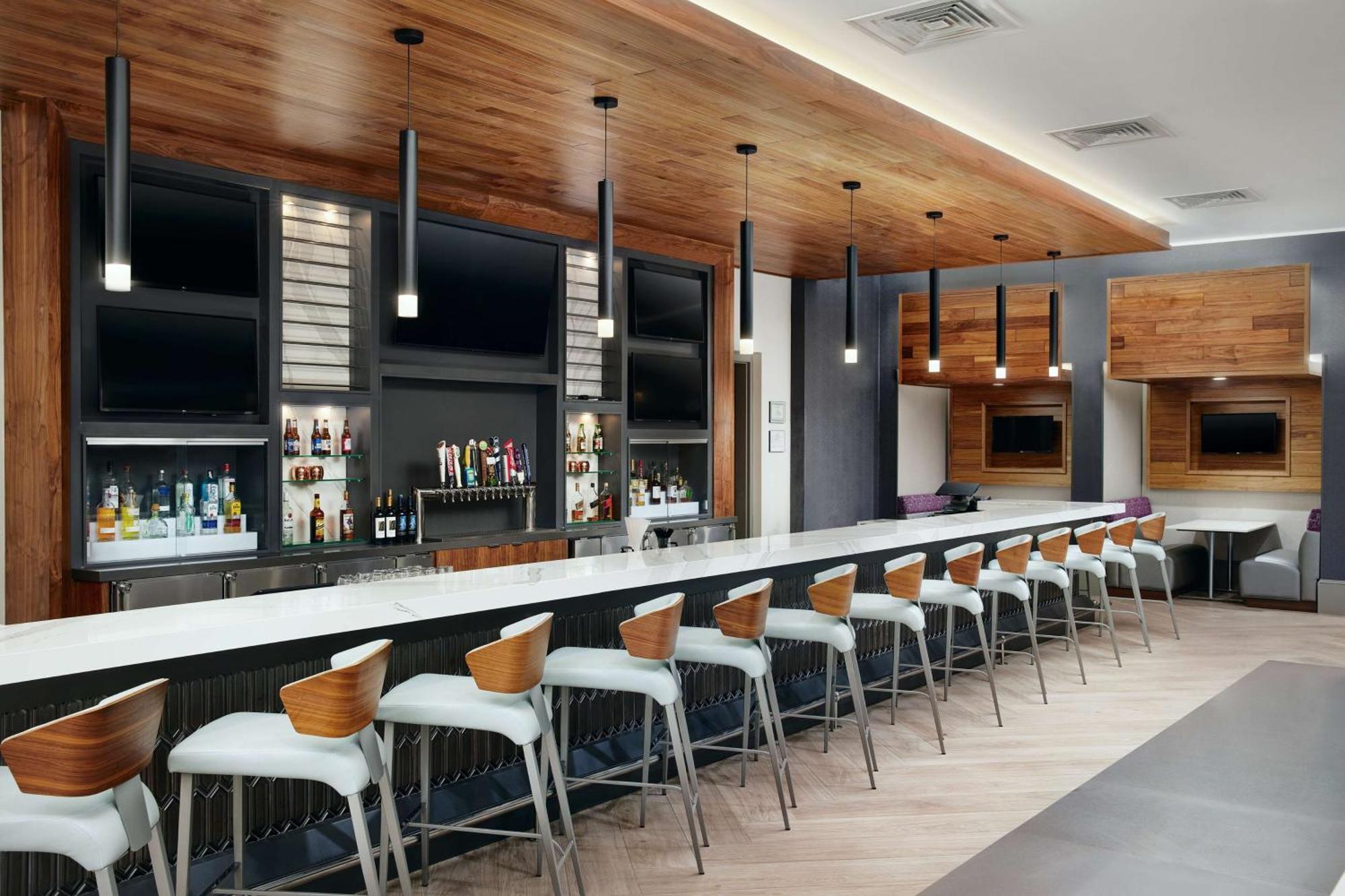 Embassy Suites By Hilton Atlanta Airport North Hapeville Екстер'єр фото