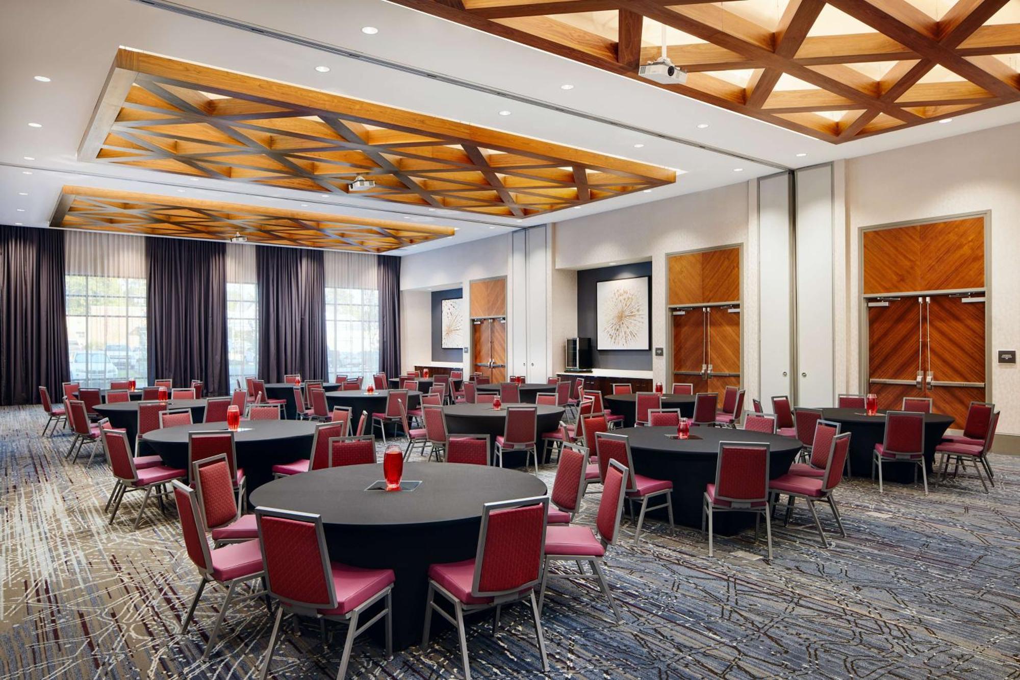 Embassy Suites By Hilton Atlanta Airport North Hapeville Екстер'єр фото