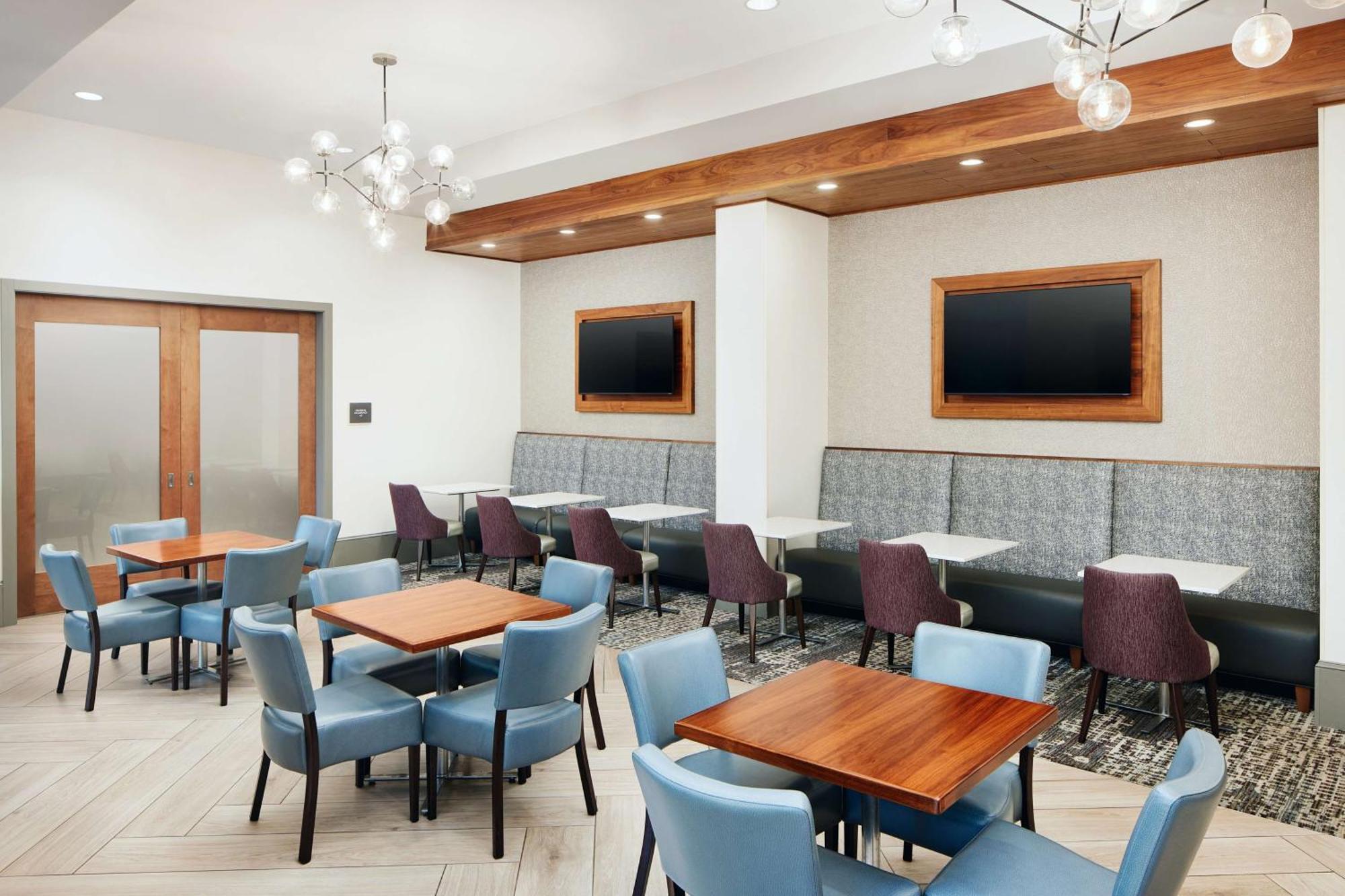 Embassy Suites By Hilton Atlanta Airport North Hapeville Екстер'єр фото