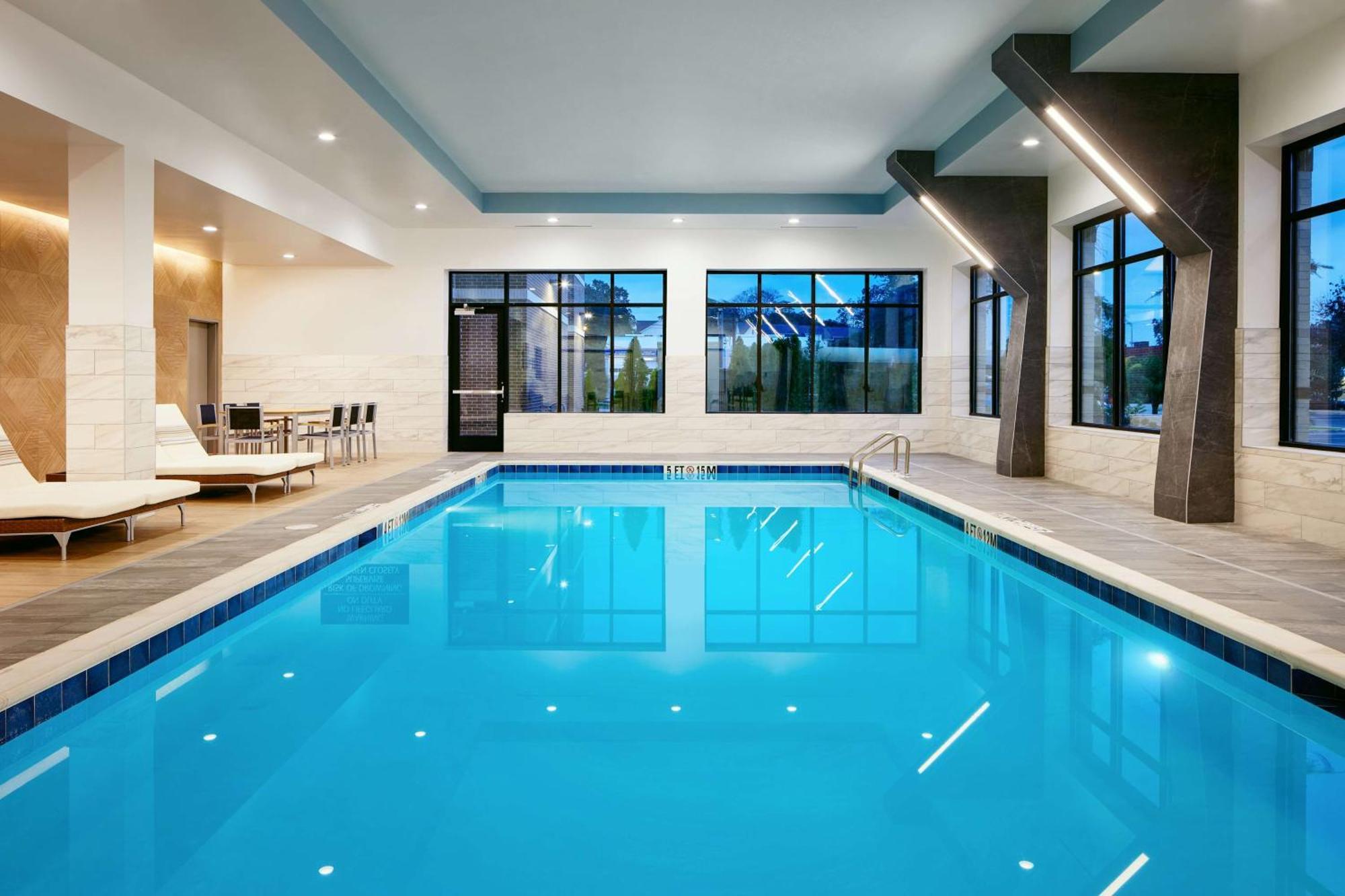Embassy Suites By Hilton Atlanta Airport North Hapeville Екстер'єр фото